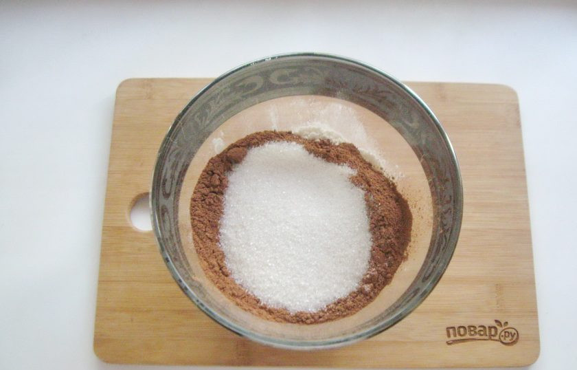 1. Этап. Американский пирог Крейзи кейк: Насыпьте сахар.