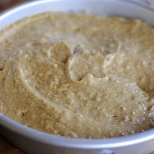 1. Этап. Яблочный торт: Равномерно распределяем.