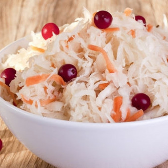 Маринованная капуста с клюквой