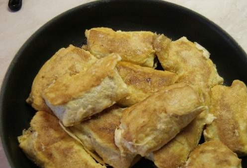 1. Этап. Омлет по-кузбасски: Складываем все подготовленные омлеты в посуду для запекания и отправляем в духовку пропечься минут на 20 при температуре 18- градусов.