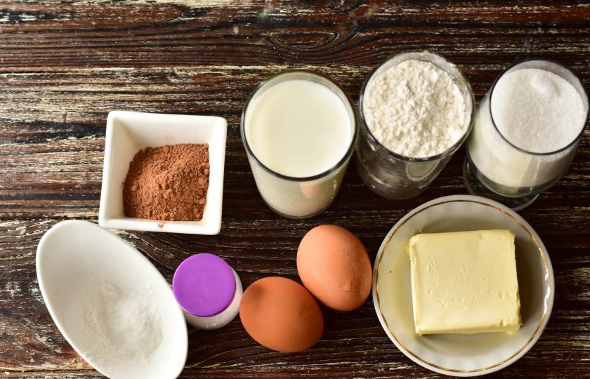 1. Этап. Шоколадный бисквит на молоке: Подготовьте ингредиенты.