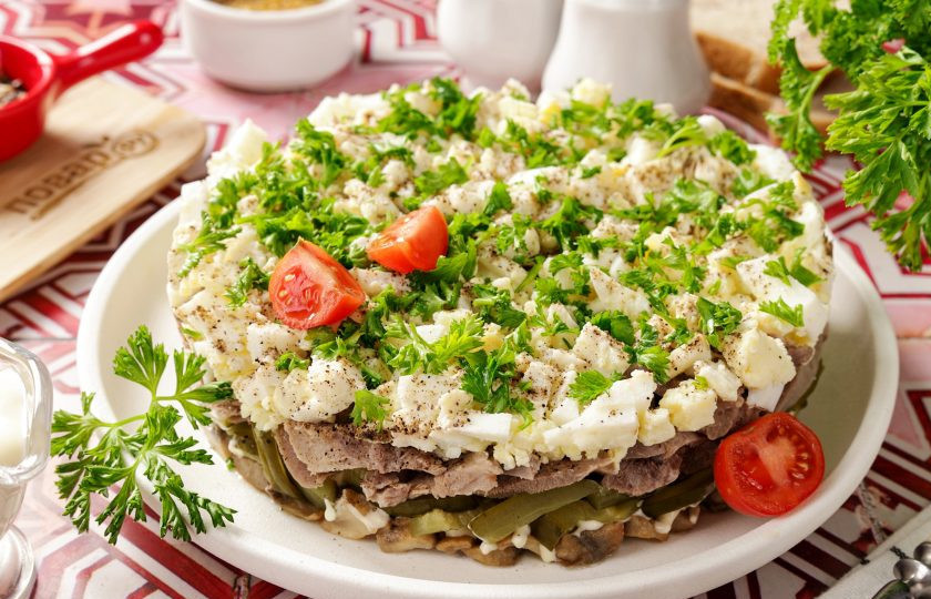 1. Этап. Салат с языком: Салат с языком готов. Приятного аппетита!