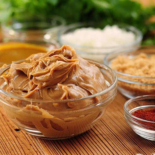 1. Этап. Курица в ореховом соусе: Приступаем к подготовке соуса.