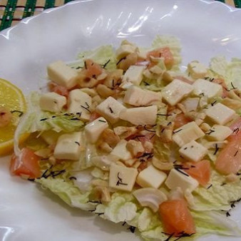 Салат из слабосоленой красной рыбы