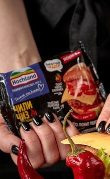 1. Этап. Острый бургер с куриной котлетой: А сейчас - пошла жара! Новинка-Чили-чиз от Hochland!