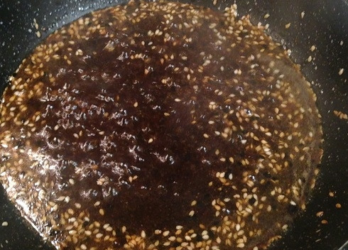 1. Этап. Соус Терияки в домашних условиях: И доводим до кипения. Варим минуту-полторы.