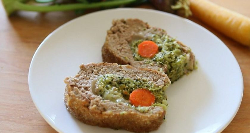 1. Этап. Мясной рулет с брокколи: 7. Запекайте мясной рулет на противне в духовке в течение 25 минут при 220 градусах. Подавайте блюдо, нарезав кусочками. Приятного аппетита!