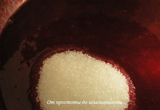 1. Этап. Лимонно-малиновое пирожное: Всыпьте сахар, перемешайте.