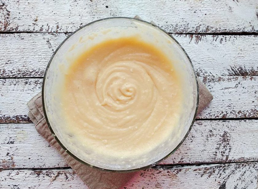 1. Этап. Двухцветные кексы: Тесто получилось как густая сметана.