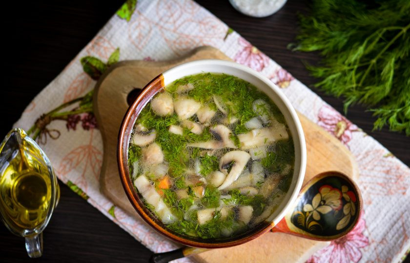 1. Этап. Грибной холодный суп на воде: Готовый холодный грибной суп разлейте в порционную посуду. Приятного аппетита!