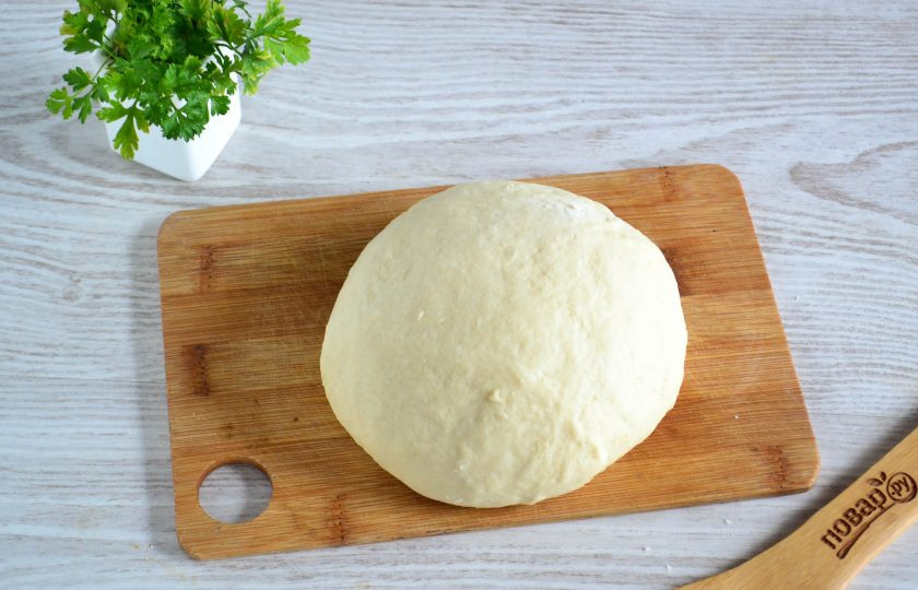 1. Этап. Ленивые пельмени на сковороде: Вот таким должно получиться тесто. Оставьте его на 10-15 минут, тогда оно станет еще более эластичным.