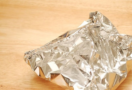 1. Этап. Грибы в фольге на гриле: 4. Аккуратно закройте конверт и отправьте на гриль.