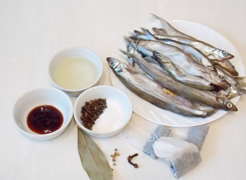 1. Этап. Домашние шпроты в мультиварке: Подготовьте все необходимые ингредиенты для приготовления домашних шпрот в мультиварке.