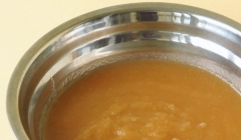 1. Этап. Варенье из мандаринов и яблок: Остывшее пюре протрите через сито.