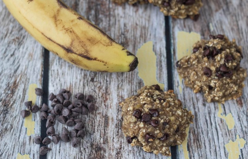 1. Этап. Здоровое печенье из банана: 5. Запекайте банановое печенье 15 минут в духовке при 175 градусах. Подавайте изделия остывшими. Наслаждайтесь!