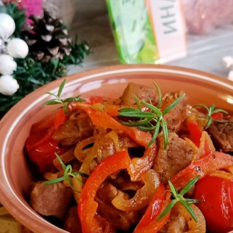 Индейка со сладким перцем и вином