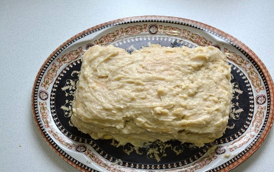 1. Этап. Яблочный торт с коричным кремом: И тщательно промазывайте кремом. После сборки торта промажьте кремом бортики.