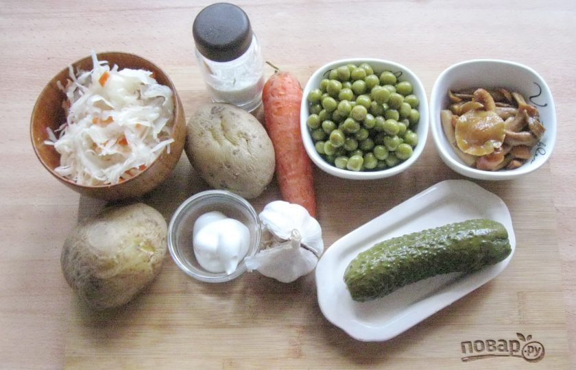 1. Этап. Салат Старорусский с грибами: Подготовьте ингредиенты для приготовления 