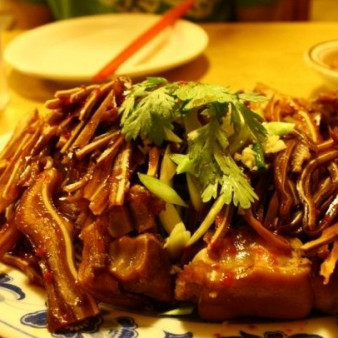 Маринованные свиные ушки