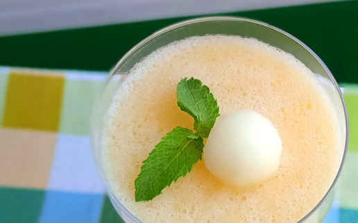 1. Этап. Дынная панна котта: Украсить по желанию и вкусу