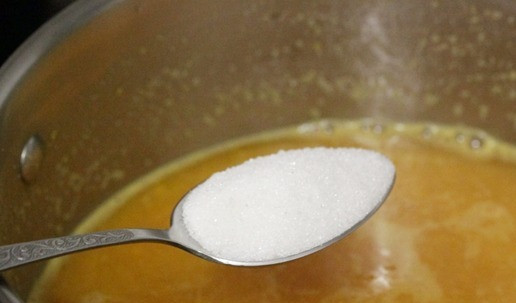 1. Этап. Взбитая каша с курагой: И сахар. Довести до кипения.