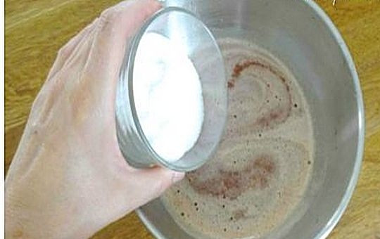 1. Этап. Сорбет из черешни: 4. Теперь добавьте сахар и перемешайте всю массу, чтобы сахар успел немного раствориться.