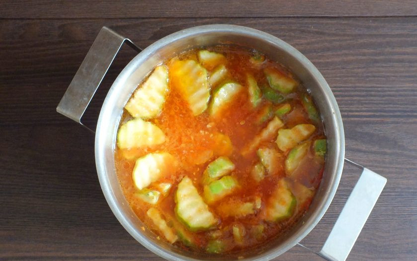 1. Этап. Салат Зимняя сказка на зиму: Готовый салат снимите с огня.