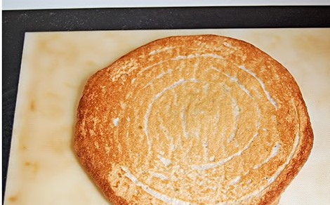 1. Этап. Торт Царский: Отправляем запекаться коржи в заранее разогретую до 160 градусов духовку.