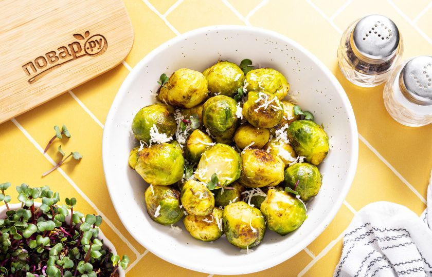 1. Этап. Брюссельская капуста по-брюссельски: Брюссельская капуста по-брюссельски готова, перед подачей можно посыпать ее тертым твердым сыром. Приятного вам аппетита!