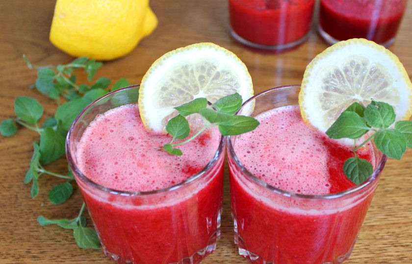 1. Этап. Напиток Торнадо: Готовый напиток Торнадо дополним ломтиком лимона и листочками мяты. По желанию, добавляем лед. Пейте на здоровье!