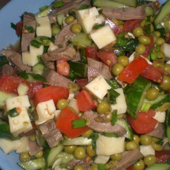 Салат пикантный с языком