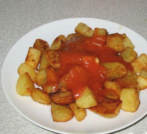 1. Этап. Картофель по-испански: 6. Картофель выложить на тарелку, посолить, поперчить. Полить соусом или подать соус отдельно. Соус можно заморозить, а потом разогреть.