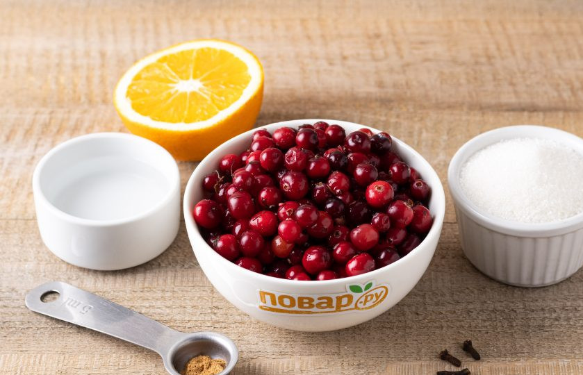 1. Этап. Соус из клюквы на зиму: Подготовьте все ингредиенты.