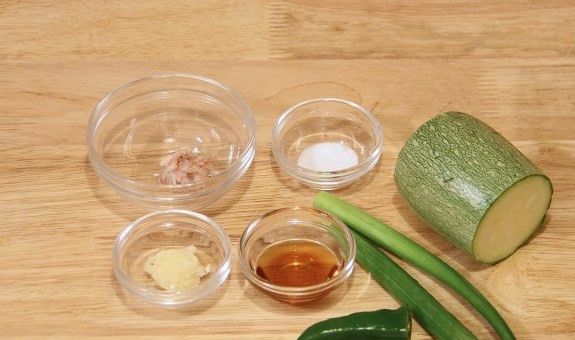 1. Этап. Кабачки по-корейски быстрые: Вот наши ингредиенты на 2 порции.