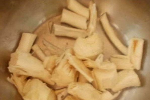 1. Этап. Помидоры с хреном: 3. Количество хрена тоже регулируйте сами. Обычно по этому рецепту я кладу не более 100 граммов.