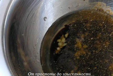 1. Этап. Салат с лососем, апельсином и авокадо: Смешайте все ингредиенты для заправки-маринада кроме горчицы.