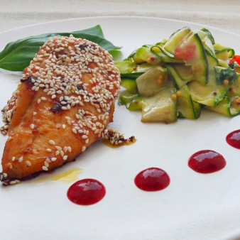 Вкусная курица с кунжутом в соусе