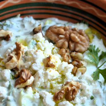 Густой суп Таратор на йогурте