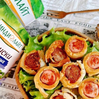 Пятачки из лаваша с сосисками