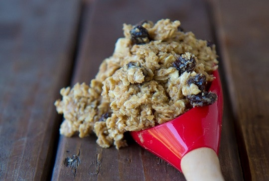 1. Этап. Овсяное печенье Фитнес: 2. Масса должна получиться довольно плотной, чтобы можно было без труда из нее лепить. Также в рецепт приготовления овсяного печенья 