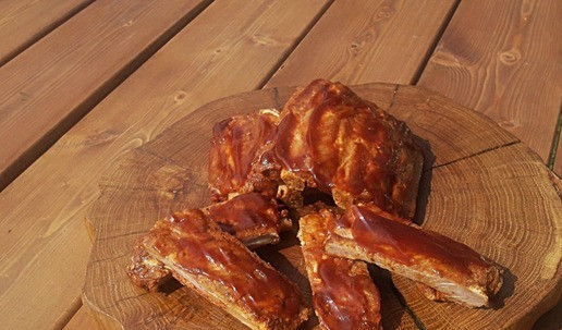 1. Этап. Свиные ребрышки с ананасом: Ребра порезать порционно.