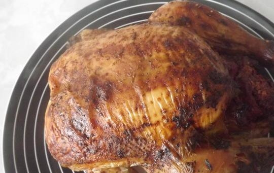 1. Этап. Курица по-азербайджански: Готовая курица по-азербайджански одинаково хороша как в горячем, так и в холодном виде. Приятного аппетита!