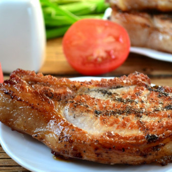 Отбивная из свинины на косточке