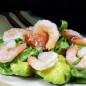 Салат с помидорами, авокадо и креветками
