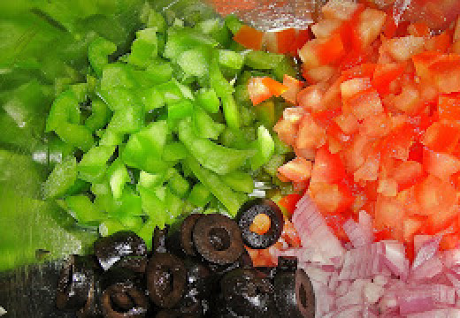 1. Этап. Пицца-багет: Овощи мелко нарезать.