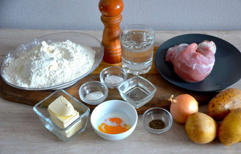 1. Этап. Лезгинский пирог с мясом и картофелем: Подготовьте ингредиенты.