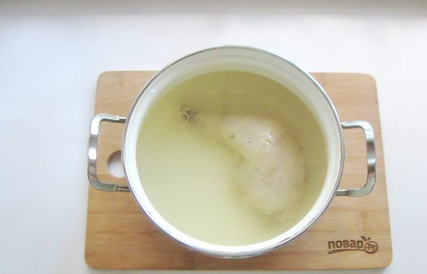 1. Этап. Суп Харчо с пшеном: Доведите до кипения, огонь убавьте и снимите пену. Варите бульон на самом минимальном огне.
