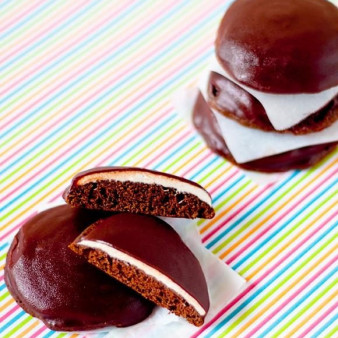 Печенье с зефирной начинкой и шоколадной глазурью