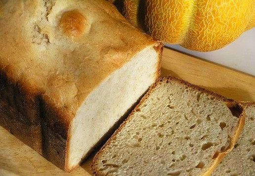 1. Этап. Сладкий дынный хлеб: Нарежьте на кусочки и подавайте.