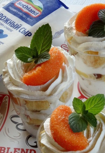 1. Этап. Трайфлы с лимонным курдом: Украсить по желанию. Поставить десерт в холодильник хотя бы на пару часов, но чем дольше он стоит-пропитывается, тем вкуснее становится).